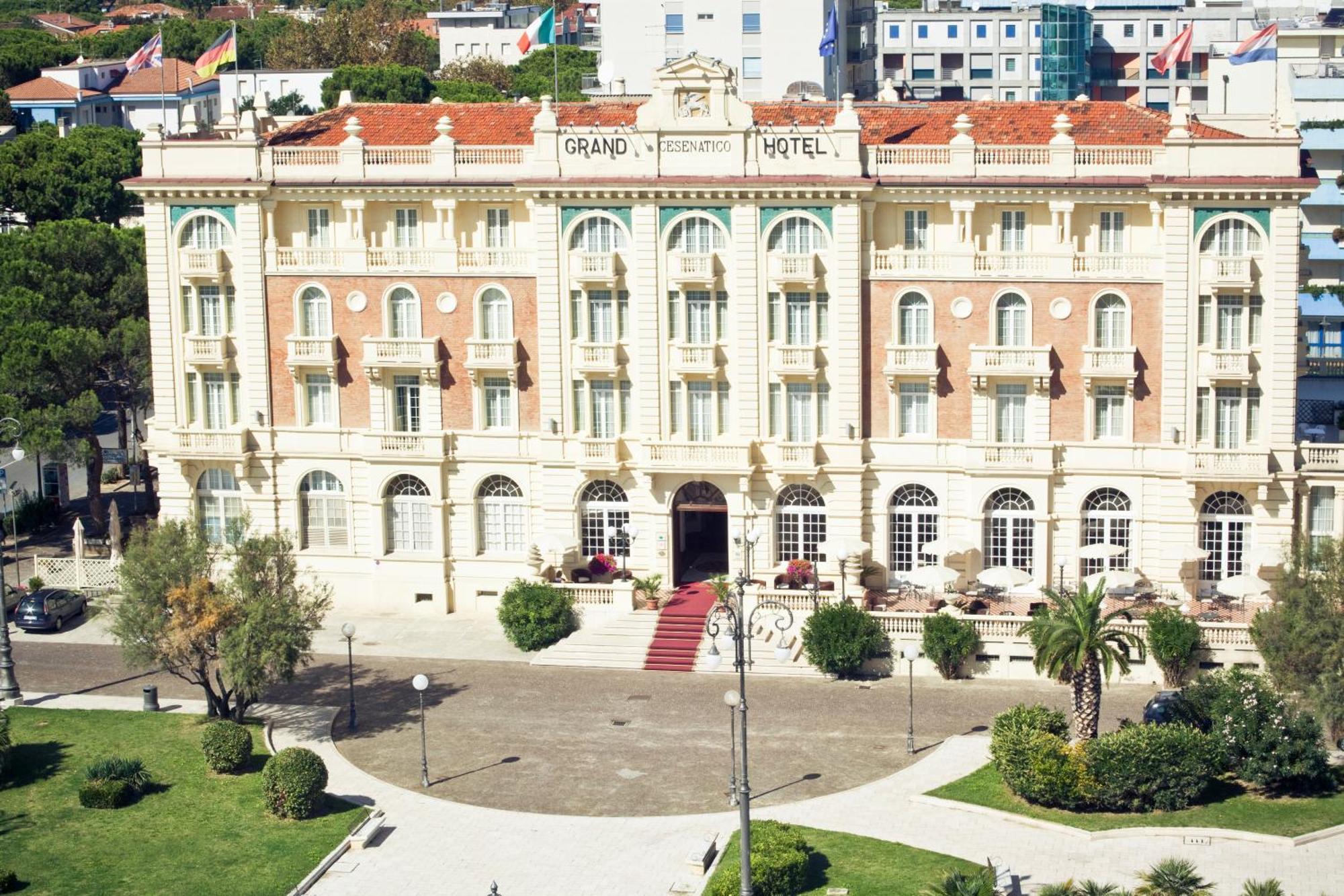 Grand Hotel เชเซนาติโก ภายนอก รูปภาพ