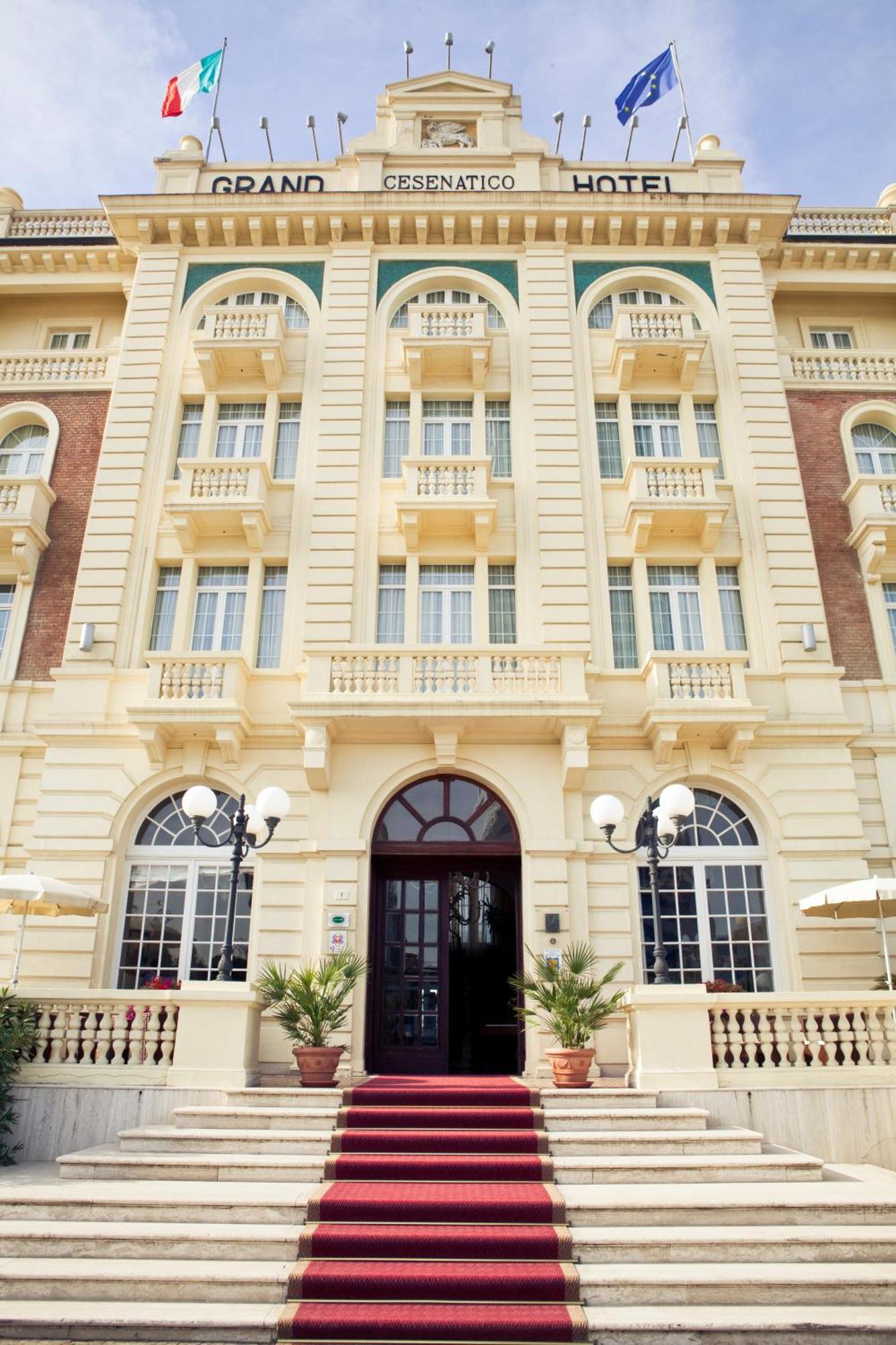 Grand Hotel เชเซนาติโก ภายนอก รูปภาพ